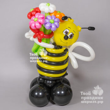 Пчелка из шаров. Воздушная фигура из шариков