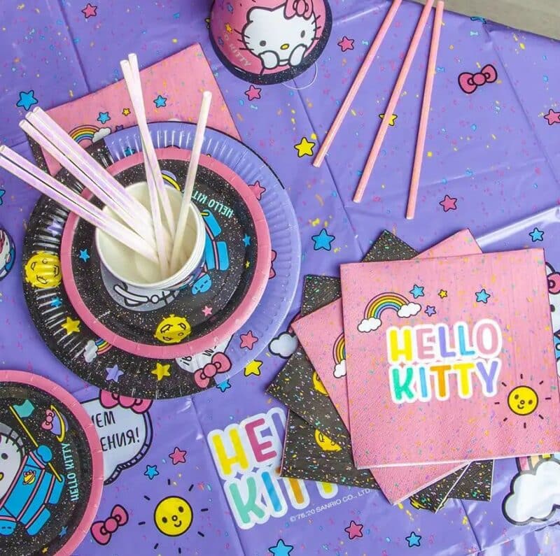 скатерть сиреневая с hello Kitty. Шары39.Калининград