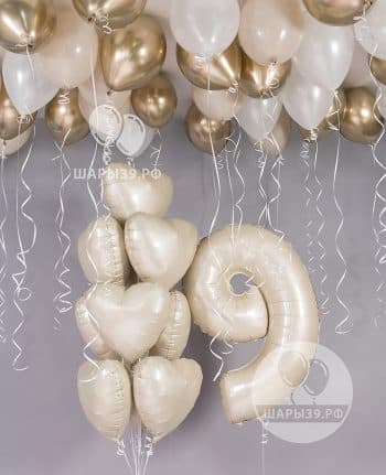 Композиция воздушных шаров «Лунный жемчуг: Золотой перламутр» — белые, светло-бежевые и золотые цвета, роскошное оформление праздника, доставка Калининград