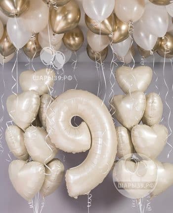 Композиция воздушных шаров «Лунный жемчуг: Аура элегантности» — белые, светло-бежевые и золотые цвета, роскошное оформление праздника, доставка Калининград